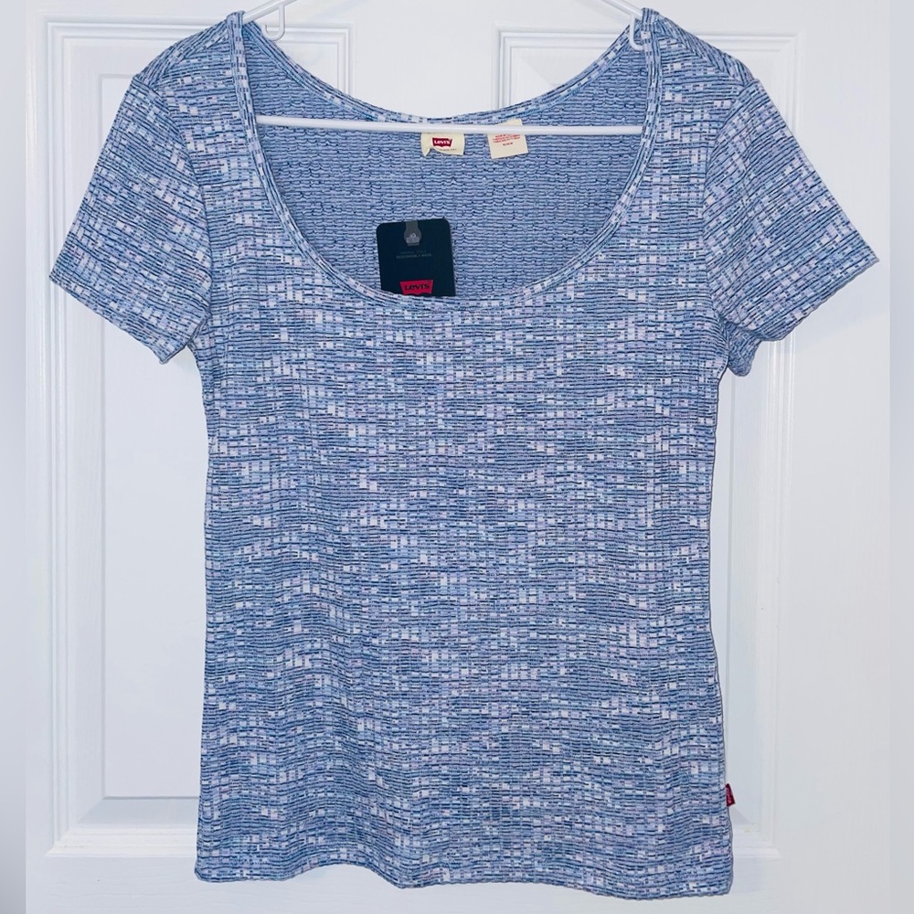 Levi’s short sleeve shirt (M)